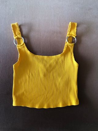 Top amarillo con anillas talla S