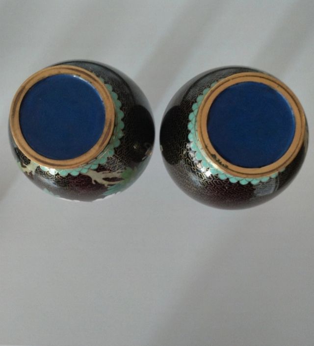 Vasi Cloisonne neri e dorati