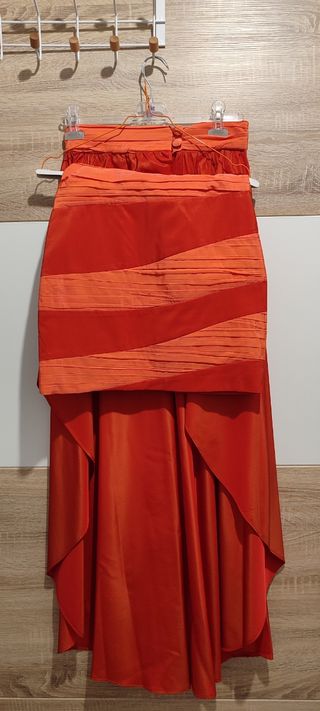Vestido elegante naranja y rojo
