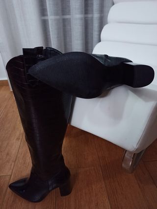 Botas altas negras efecto piel