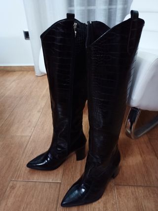 Botas altas negras efecto piel