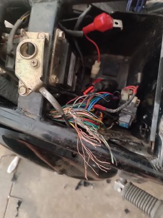 Hyosung ST7 - GV700 para piezas