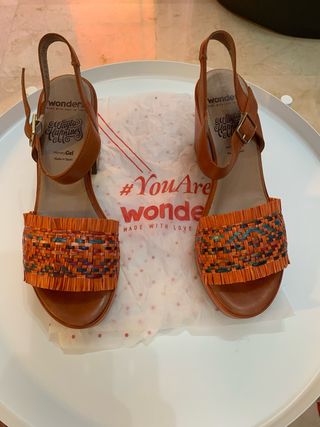 Sandalias plataforma piel Wonders naranja