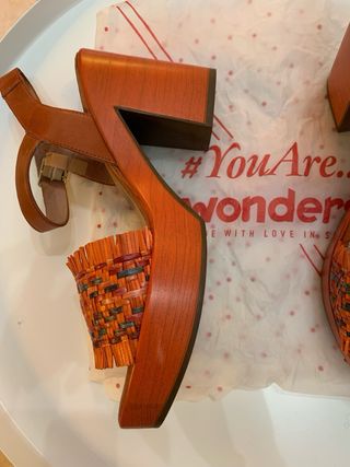 Sandalias plataforma piel Wonders naranja