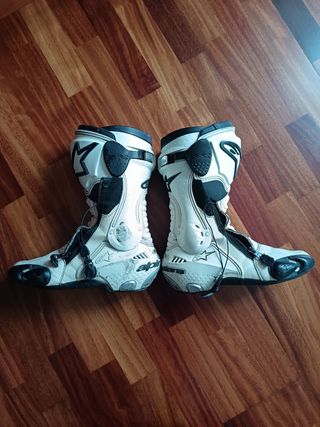 Mono de cuero Berik y botas Alpinestars