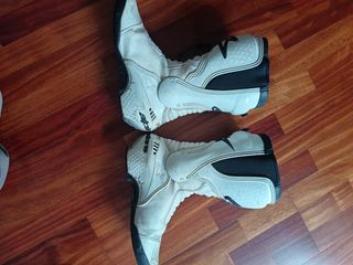 Mono de cuero Berik y botas Alpinestars