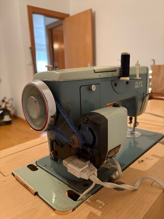 Máquina de coser Alfa Automática 109