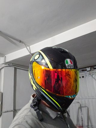 Casco AGV Negro con Visera Naranja
