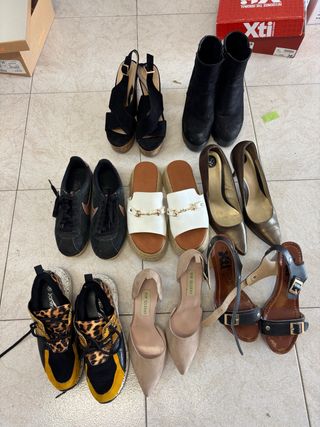 Zapatos de tacón y sandalias