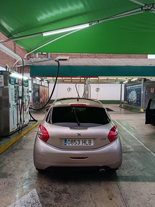 Peugeot 208 2012