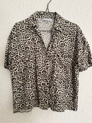 Camisa manga corta Stradivarius leopardo