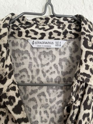 Camisa manga corta Stradivarius leopardo