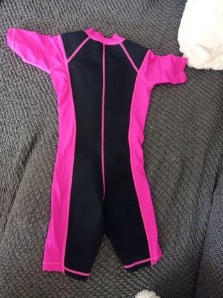 Neopreno niña Spyro rosa y negro talla 6 años
