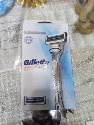 Gillette Skinguard Sensitive Rasoio