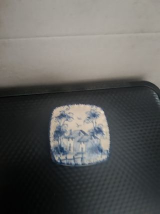 Pequena caixa decorativa em porcelana azul e branc