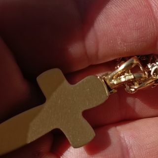 Collana con ciondolo croce oro 18k