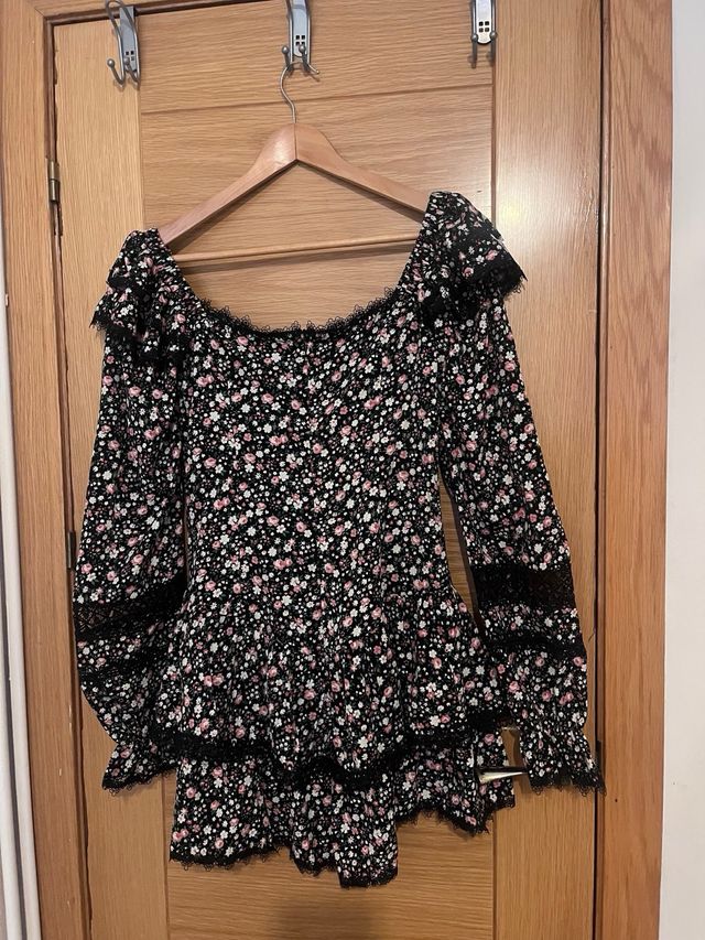 Vestido floral negro y rosa