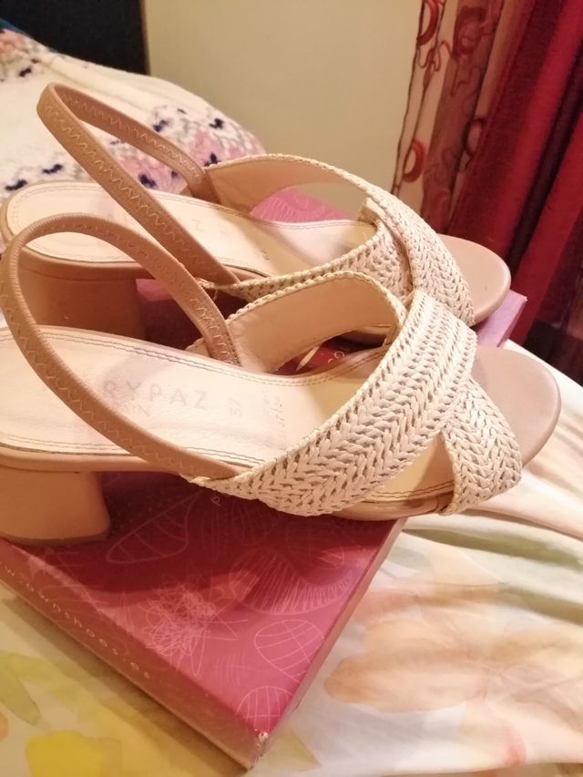 Zapatos de tacón Mary Paz beige talla 37