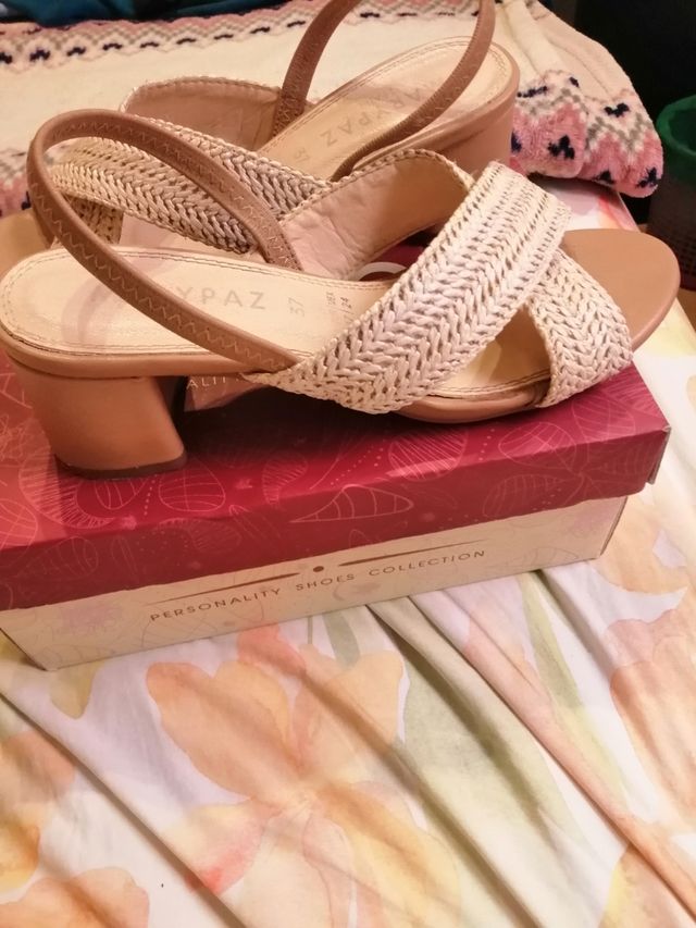 Zapatos de tacón Mary Paz beige talla 37