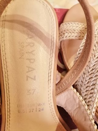 Zapatos de tacón Mary Paz beige talla 37