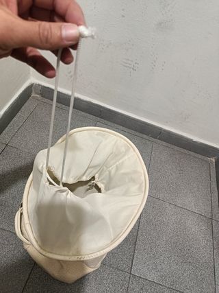 Cesta beige y blanca de