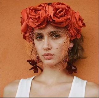 Tocado Zara Naranja y Dorado