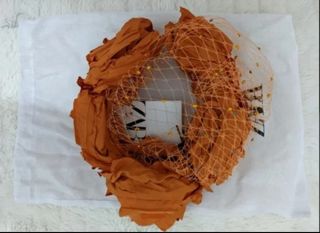 Tocado Zara Naranja y Dorado