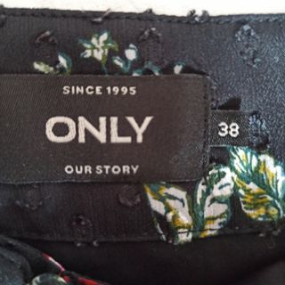 Blusa boho ONLY negra floral