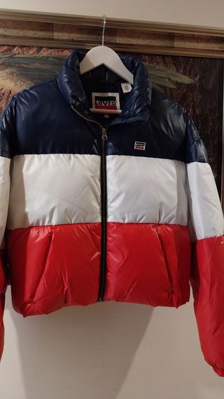 Chaqueta de plumas Levi's. Talla S.