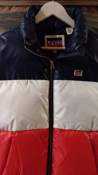 Chaqueta de plumas Levi's. Talla S.