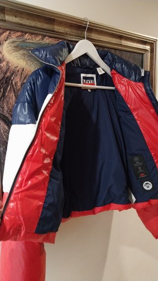 Chaqueta de plumas Levi's. Talla S.