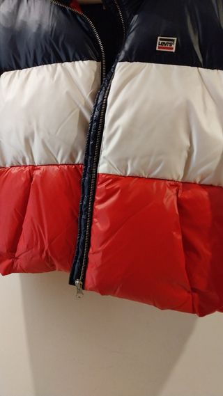 Chaqueta de plumas Levi's. Talla S.