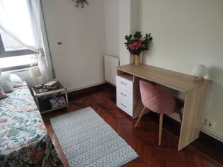 Se alquila habitación zona Cazoña