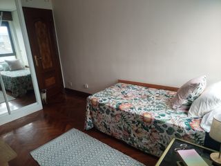 Se alquila habitación zona Cazoña