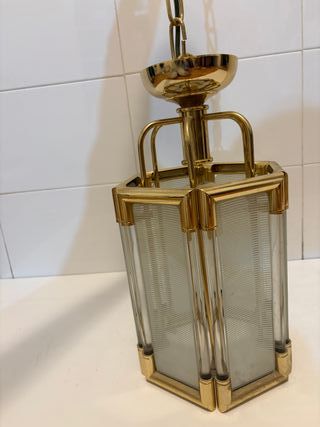 Lámpara de techo dorada con cristal