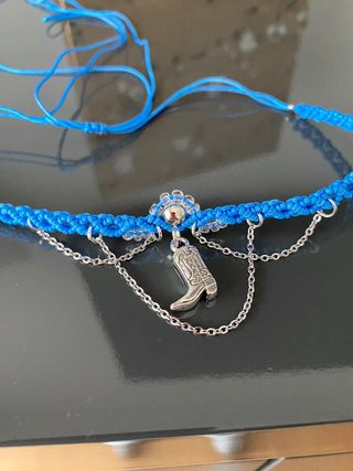 Choker macramè blu con stivale argento