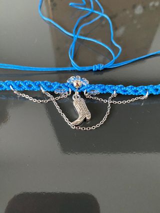 Choker macramè blu con stivale argento