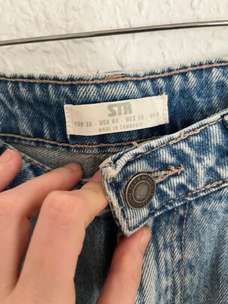 Pantalones vaqueros Stradivarius desgastados