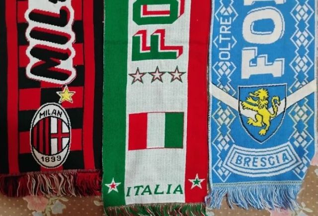 Sciarpe calcio anni 80
Intero lotto 5 euro 