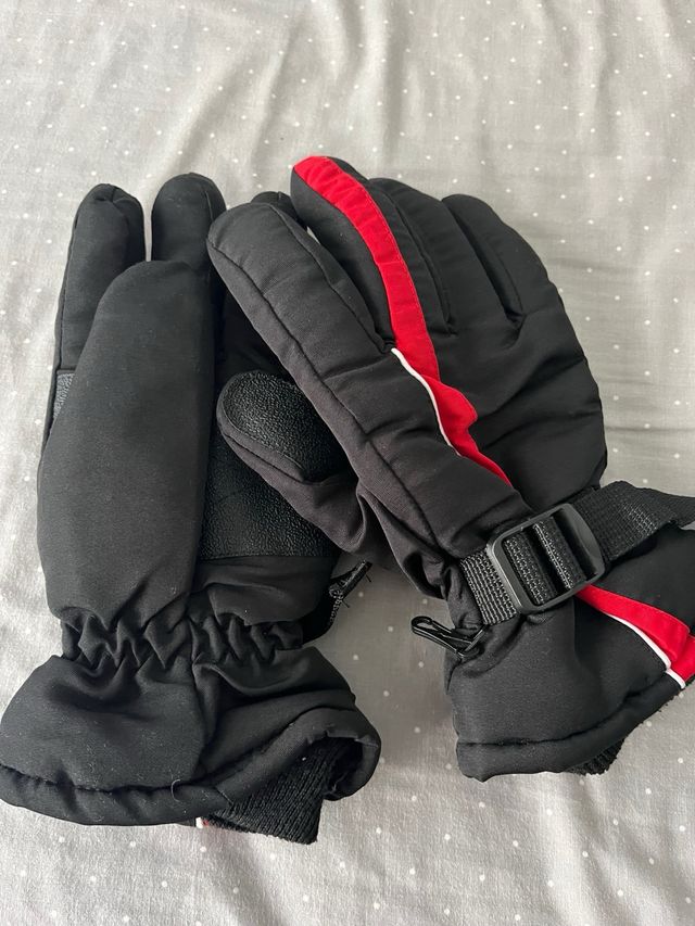 Guantes de Nieve Negros y Rojos