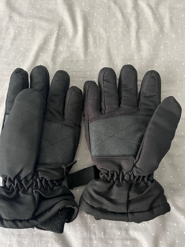 Guantes de Nieve Negros y Rojos