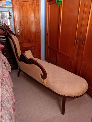 Sofá diván antiguo beige y marrón