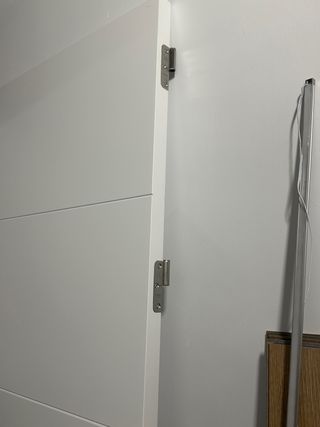 Puerta interior lacada blanco con pestillo