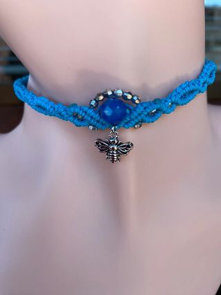Choker macramè con ape