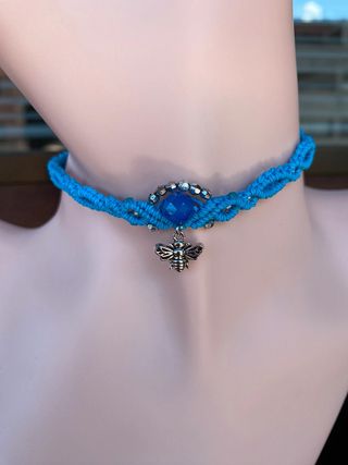 Choker macramè con ape
