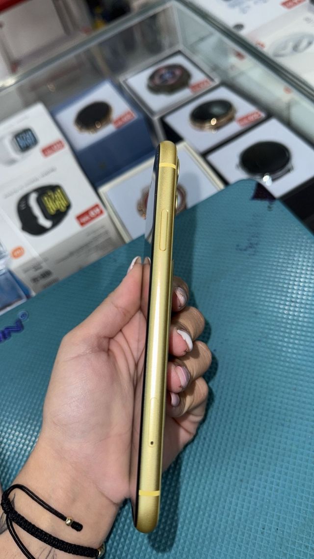 iPhone 11 Amarillo 128GB