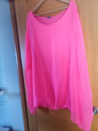 Blusa camiseta rosa mujer también vestido corto 

