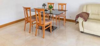 Mesa de comedor moderna cristal y metal