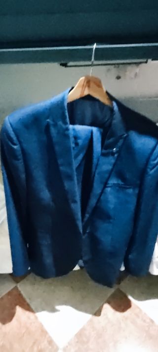 Traje azul marino para joven