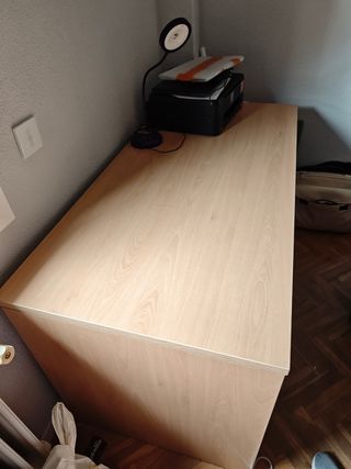 Mesa de escritorio de madera